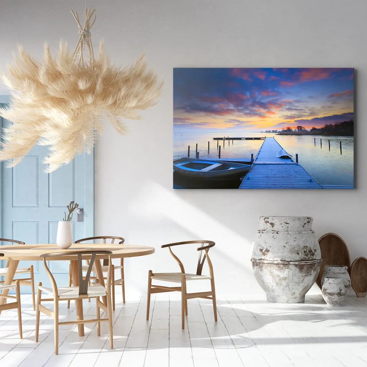 Bild auf Leinwand - Leinwandbild - Ein Seesteg bei Sonnenuntergang mit einem Boot am Ufer - 100x70cm - Violett-goldene Ruhe - Moderne Wanddekoration für Wohnzimmer und Schlafzimmer ARTTOR