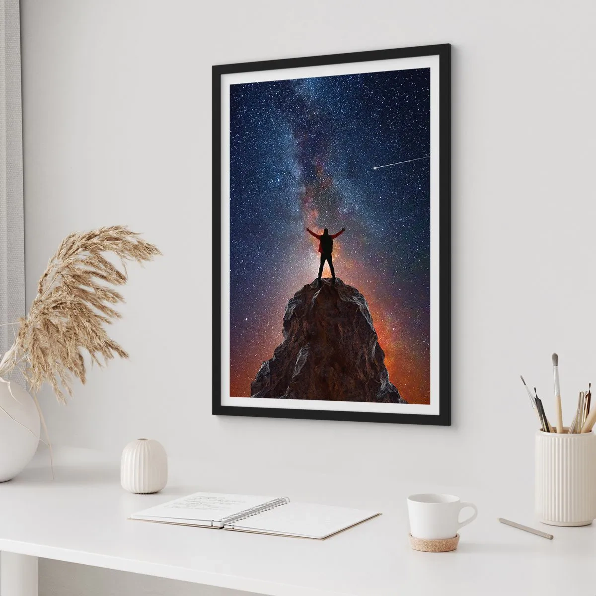 Poster in einem schwarzem Rahmen - Silhouette auf einem Felsen mit Sternenhimmel im Hintergrund - 50x70cm - Die Macht ist mit mir! - Moderne Wanddekoration für Wohnzimmer und Schlafzimmer ARTTOR
