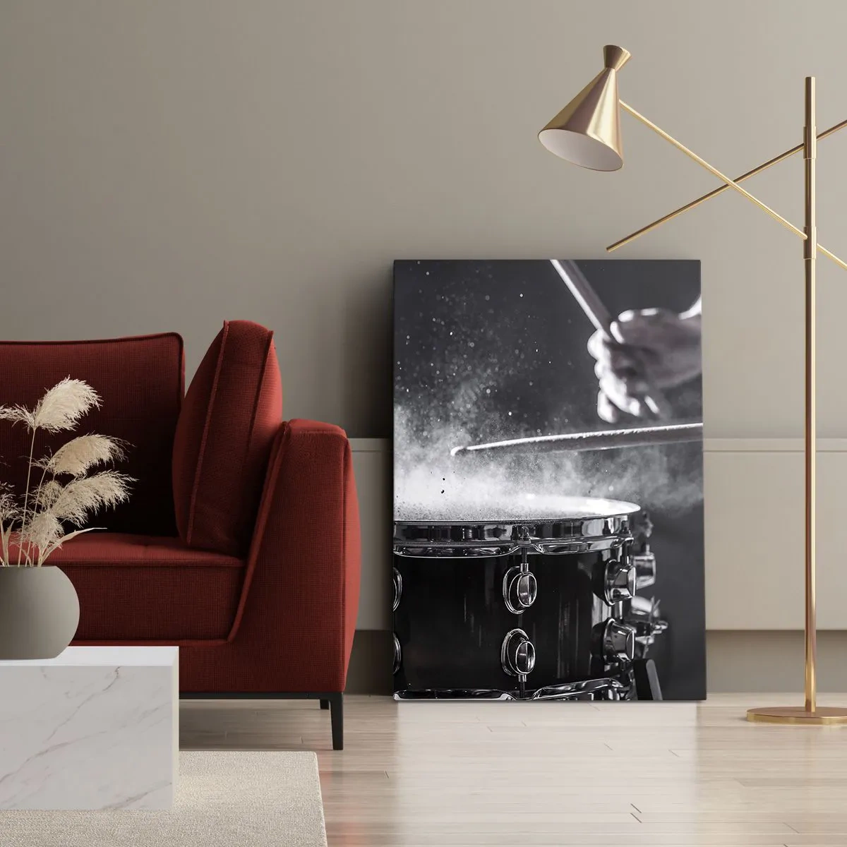 Bild auf Leinwand - Leinwandbild - Schlagen der Snare Drum mit Sticks mit Staubeffekt - 70x100cm - Der Puls der Musik - Moderne Wanddekoration für Wohnzimmer und Schlafzimmer ARTTOR