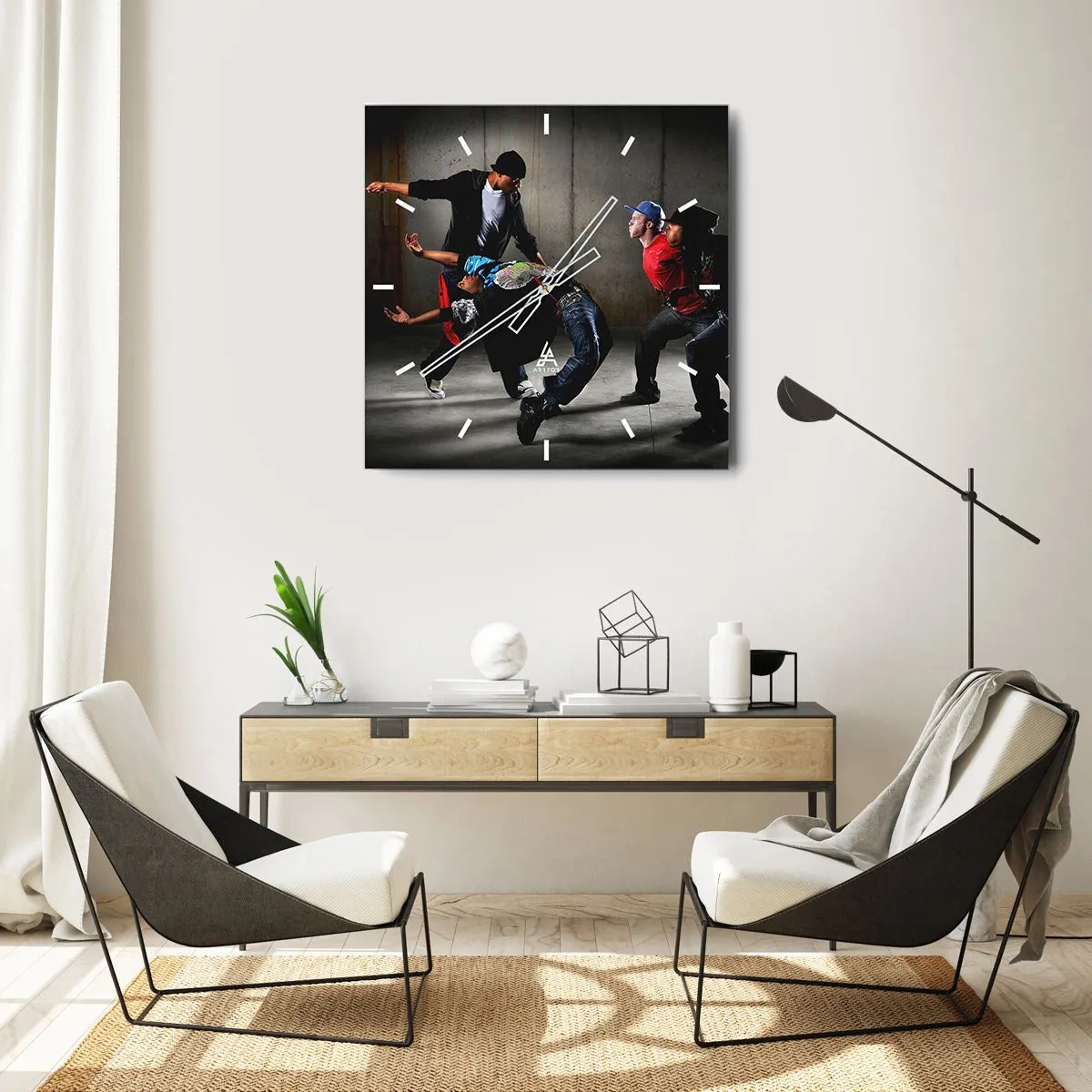 Wanduhr - Glasuhr - Eine Gruppe von Hip-Hop-Tänzern in einer dynamischen Choreographie - 30x30cm - Tanzen mit dem Straßenwind - Moderne Wanddekoration für Wohnzimmer und Schlafzimmer ARTTOR