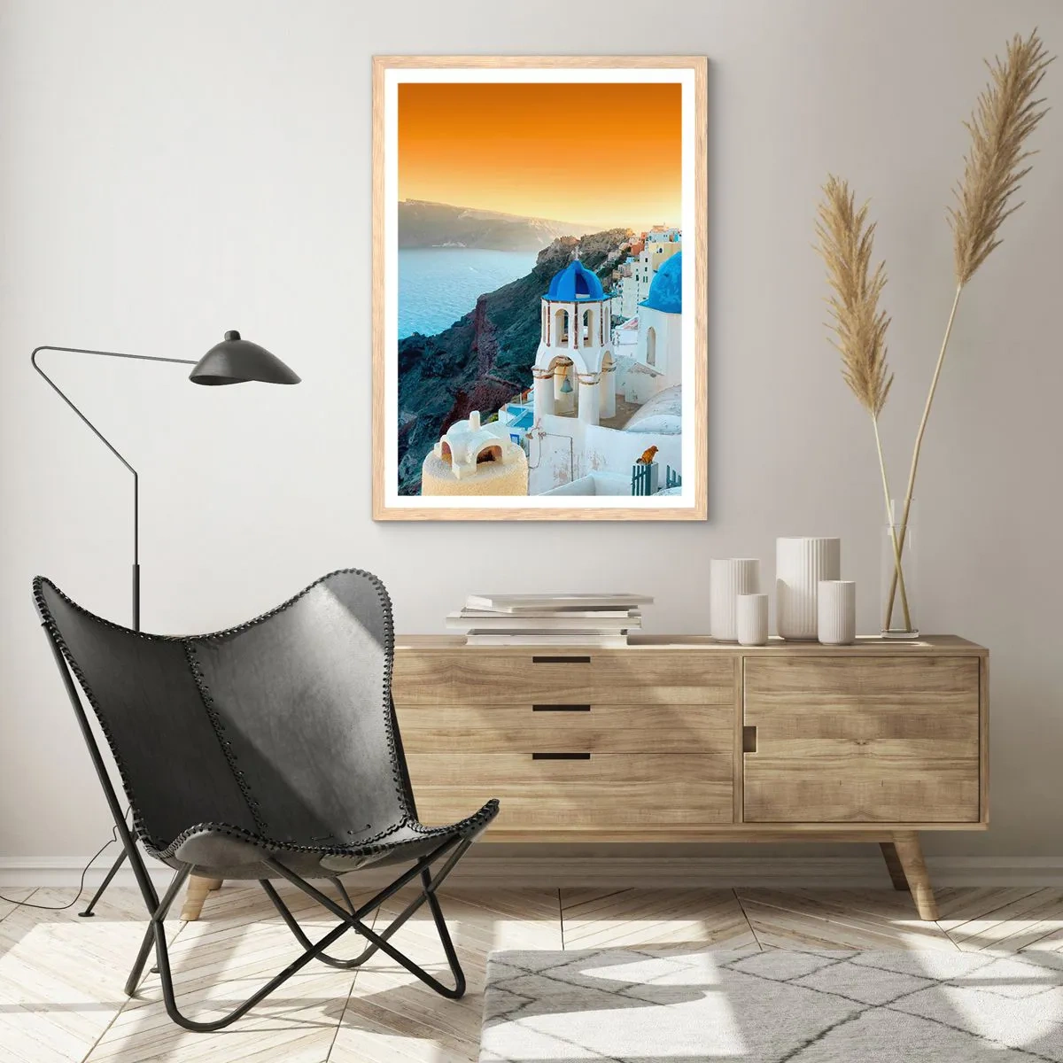 Poster in einem Rahmen aus heller Eiche - Santorini - an die Felsen gekuschelt - 40x50 cm