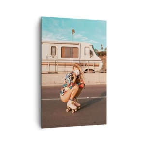 Bild auf Leinwand - Leinwandbild - Ein Mädchen auf Rollschuhen macht an einem sonnigen Tag ein Foto. - 80x120cm - Lächel bitte! - Moderne Wanddekoration für Wohnzimmer und Schlafzimmer ARTTOR