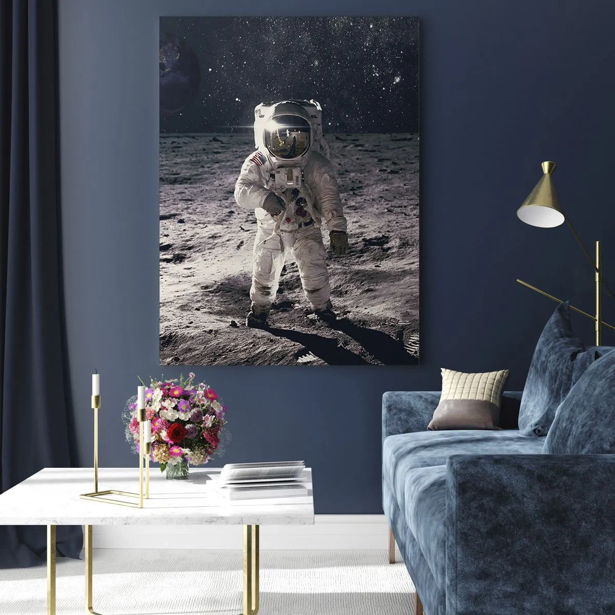 Glasbild - Bild auf glas - Astronaut auf der Mondoberfläche mit der Erde im Hintergrund - 80x120cm - Grüße vom Mond - Moderne Wanddekoration für Wohnzimmer und Schlafzimmer ARTTOR