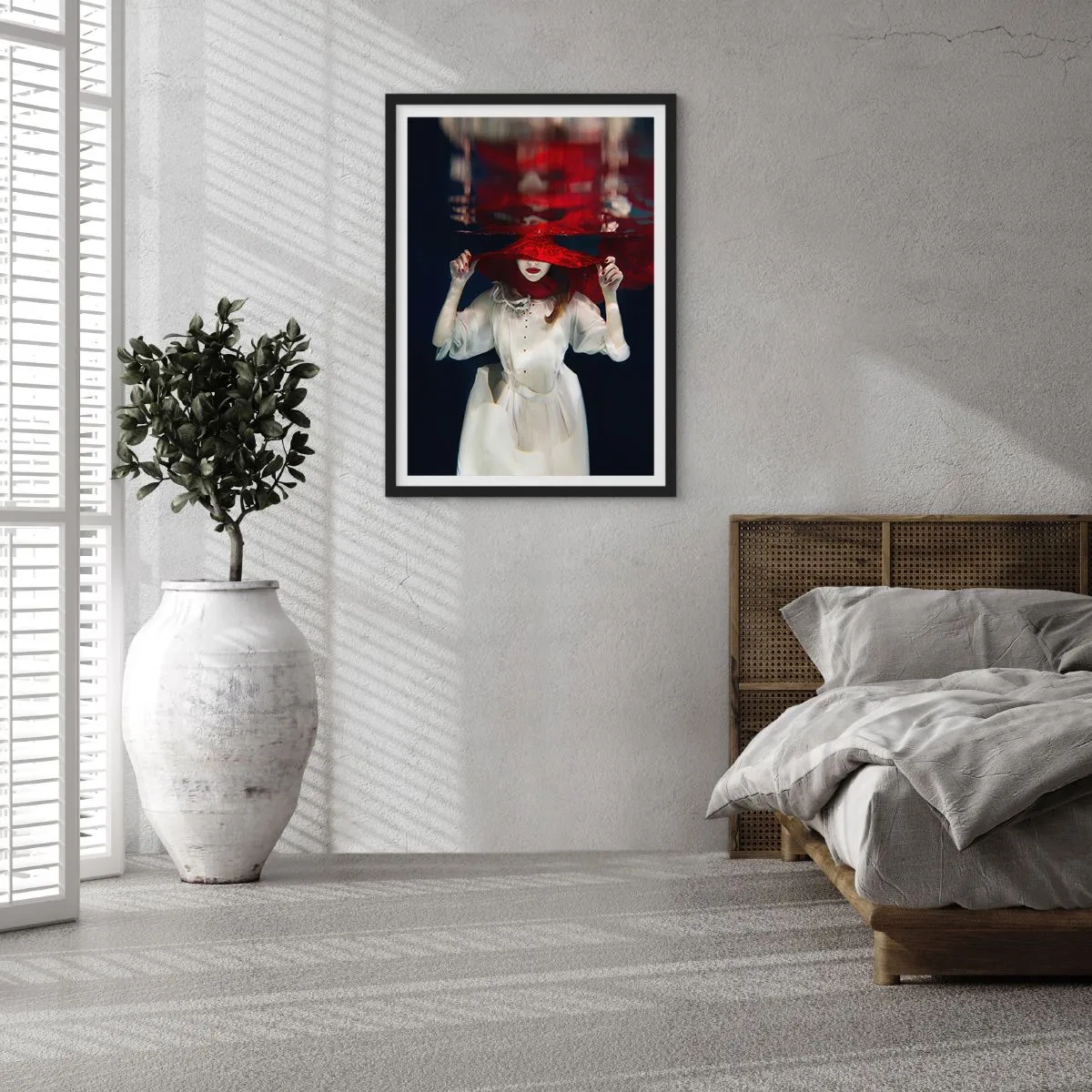 Poster in einem schwarzem Rahmen - Eine Frau mit einem roten Hut ist unter Wasser getaucht. - 50x70cm - Boshafte Göttin in der slawischen Mythologie - Moderne Wanddekoration für Wohnzimmer und Schlafzimmer ARTTOR