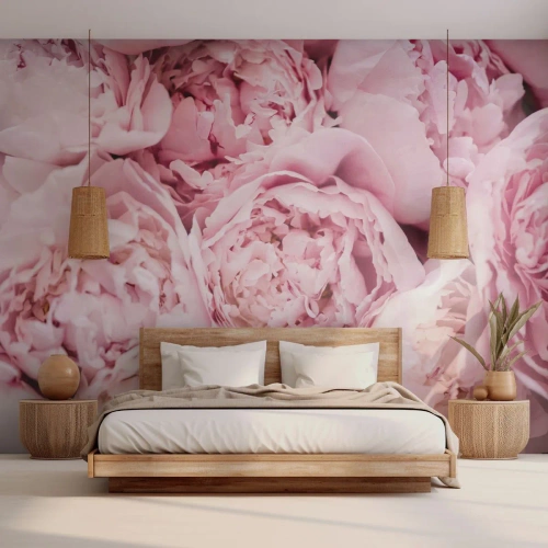 Maßgeschneiderte Fototapete Premium Canvas - Anschmiegsam und duftend - Pfingstrose, Blumen, Blumenstrauß