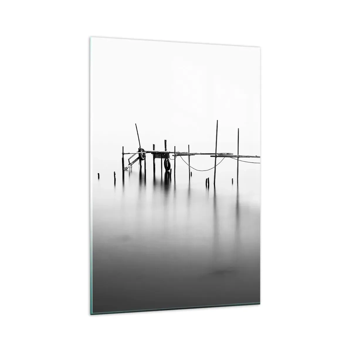 Glasbild - Bild auf glas - Ein schwarz-weißer Steg inmitten einer nebligen Landschaft - 80x120cm - Was ist, wenn es keine Welt gibt? - Moderne Wanddekoration für Wohnzimmer und Schlafzimmer ARTTOR