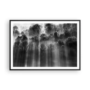 Poster in einem schwarzem Rahmen - Schwarz-weißer Wald im Morgenlicht - 100x70cm - In Lichtstrahlen - Moderne Wanddekoration für Wohnzimmer und Schlafzimmer ARTTOR