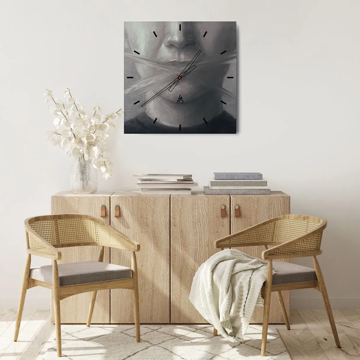 Wanduhr - Glasuhr - Ein symbolisches Porträt mit verschwommenen Lippen in Grautönen. - 30x30cm - Ohne ein Wort - Moderne Wanddekoration für Wohnzimmer und Schlafzimmer ARTTOR
