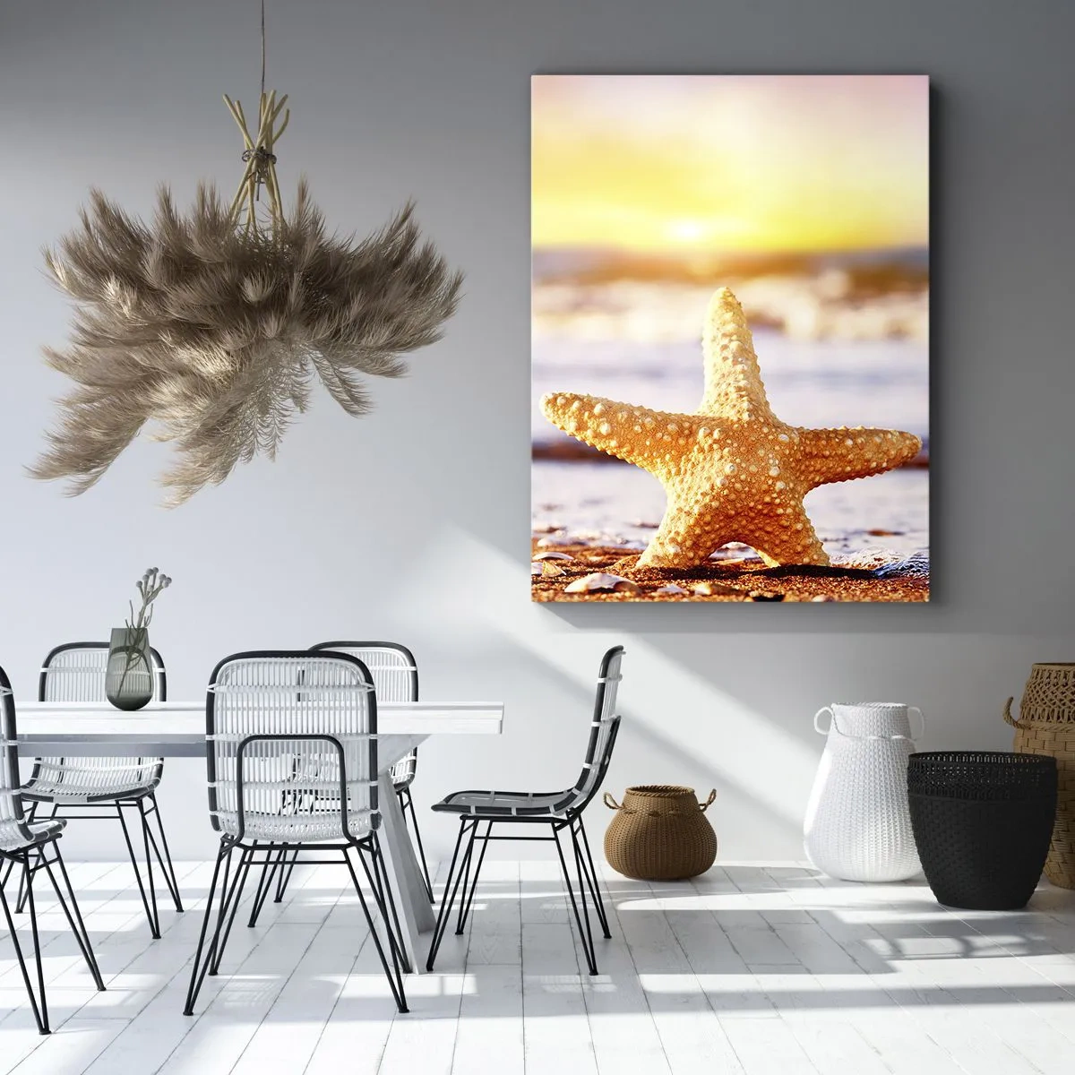 Bild auf Leinwand - Leinwandbild - Ein Seestern an einem Sandstrand im Schein der untergehenden Sonne - 70x100cm - Meer Geschenk - Moderne Wanddekoration für Wohnzimmer und Schlafzimmer ARTTOR