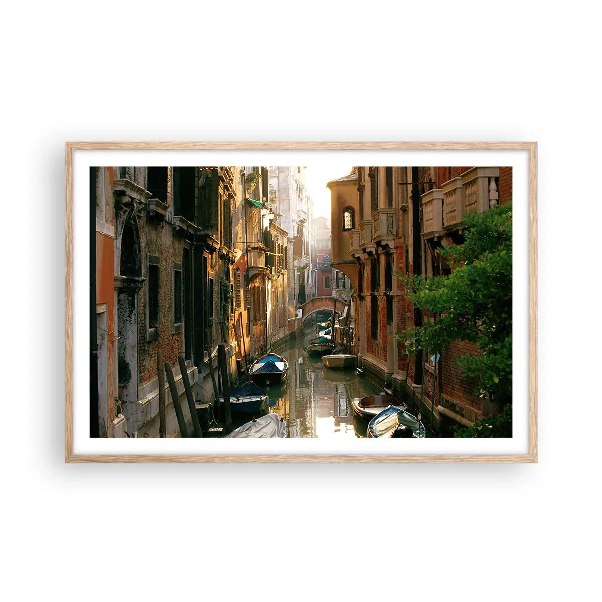 Poster in einem Rahmen aus heller Eiche - In einer venezianischen Gasse - 91x61 cm