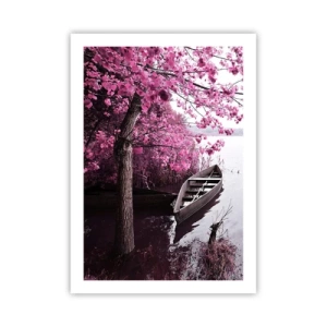 Poster - Ein Boot am Ufer eines Sees unter einem Baum mit blühenden Blättern - 50x70cm - In rosa Stille - Moderne Wanddekoration für Wohnzimmer und Schlafzimmer ARTTOR