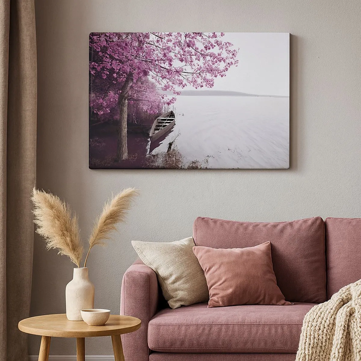 Bild auf Leinwand - Leinwandbild - Ein Boot am Ufer eines Sees zwischen rosa Bäumen - 70x50cm - In rosa Stille - Moderne Wanddekoration für Wohnzimmer und Schlafzimmer ARTTOR