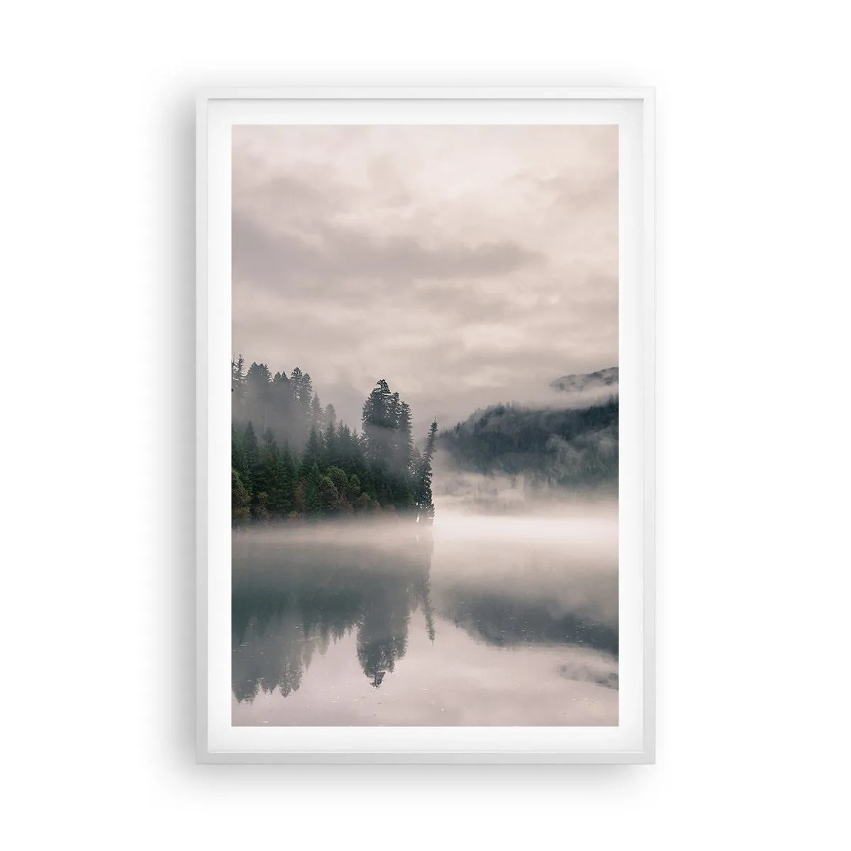 Poster in einem weißen Rahmen - In Reflexion, im Nebel - 61x91 cm