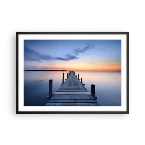 Poster in einem schwarzem Rahmen - Holzsteg am See bei Sonnenuntergang - 70x50cm - Die Ruhe einer heiteren Dämmerung - Moderne Wanddekoration für Wohnzimmer und Schlafzimmer ARTTOR