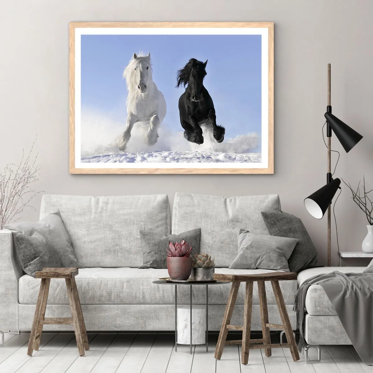 Poster in einem Rahmen aus heller Eiche - Schwarz-Weiß-Galopp - 70x50 cm