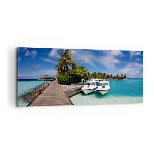 Bild auf Leinwand - Leinwandbild - Ein Steg über einem türkisfarbenen Meer mit Booten und Palmen - 120x50cm - Doch das Paradies gibt es - Moderne Wanddekoration für Wohnzimmer und Schlafzimmer ARTTOR