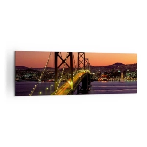 Bild auf Leinwand - Leinwandbild - Eine nachts beleuchtete Brücke über dem Wasser mit Panoramablick auf die Stadt - 160x50cm - Violetter Abend - Moderne Wanddekoration für Wohnzimmer und Schlafzimmer ARTTOR