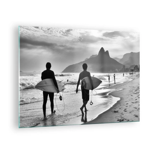 Glasbild - Bild auf glas - Surfer am Strand mit Brettern, Schwarz-Weiß-Komposition - 70x50cm - Single-Wave-Samba - Moderne Wanddekoration für Wohnzimmer und Schlafzimmer ARTTOR