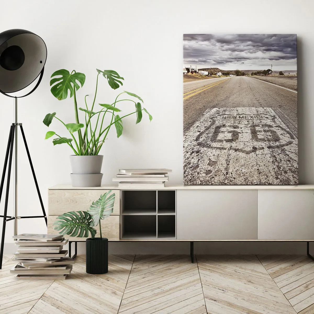 Bild auf Leinwand - Leinwandbild - Route 66 in einem Wüstenklima mit malerischem Himmel - 50x70cm - Mother Road - eine amerikanische Legende - Moderne Wanddekoration für Wohnzimmer und Schlafzimmer ARTTOR