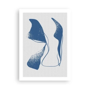 Poster - Abstrakte Formen in Blautönen auf hellem Hintergrund - 50x70cm - Geflügelte Abstraktion - Moderne Wanddekoration für Wohnzimmer und Schlafzimmer ARTTOR