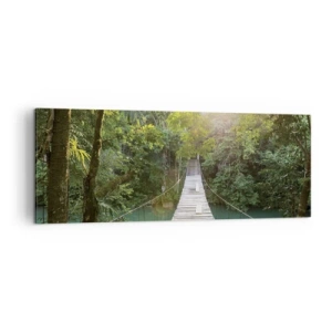 Bild auf Leinwand - Leinwandbild - Eine Hängebrücke in einem tropischen Wald, beleuchtet vom Sonnenlicht. - 140x50cm - Über das azurblaue Wasser zum azurblauen Wald - Moderne Wanddekoration für Wohnzimmer und Schlafzimmer ARTTOR