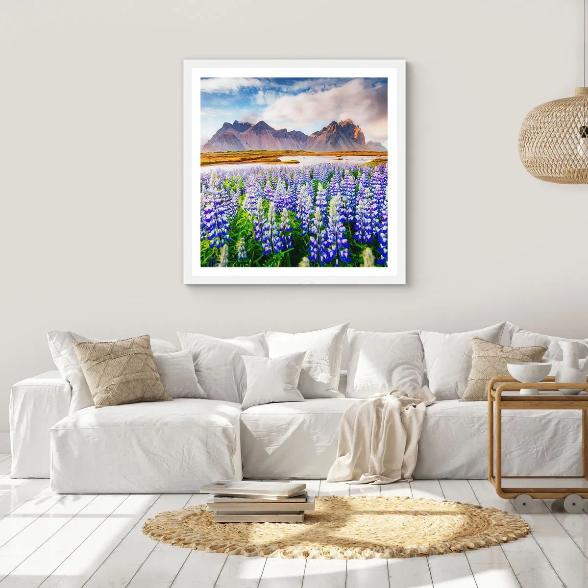 Poster in einem weißen Rahmen - Kraft und Strenge neben Sanftmut - 60x60 cm