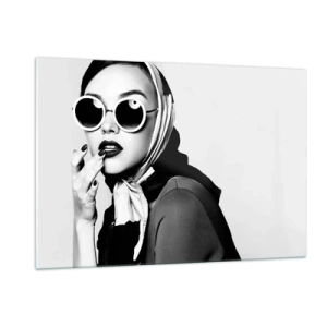 Glasbild - Bild auf glas - Stilvolle Frau mit Brille und schwarz-weißem Schal - 120x80cm - Grüße aus den 1960er Jahren - Moderne Wanddekoration für Wohnzimmer und Schlafzimmer ARTTOR