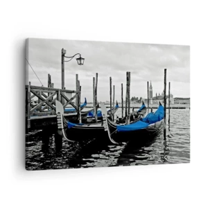 Bild auf Leinwand - Leinwandbild - Gondeln in Venedig mit blauen Abdeckungen - 70x50cm - Nachdenkliches Venedig - Moderne Wanddekoration für Wohnzimmer und Schlafzimmer ARTTOR