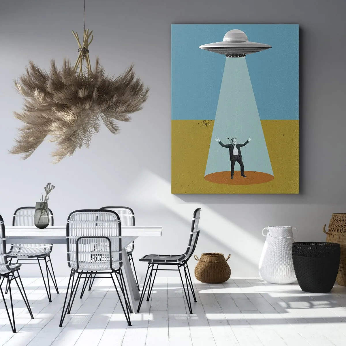 Bild auf Leinwand - Leinwandbild - Ein Mann im Licht eines UFOs vor dem Hintergrund einer farbenfrohen Landschaft - 80x120cm - Nahe Begegnung - Moderne Wanddekoration für Wohnzimmer und Schlafzimmer ARTTOR