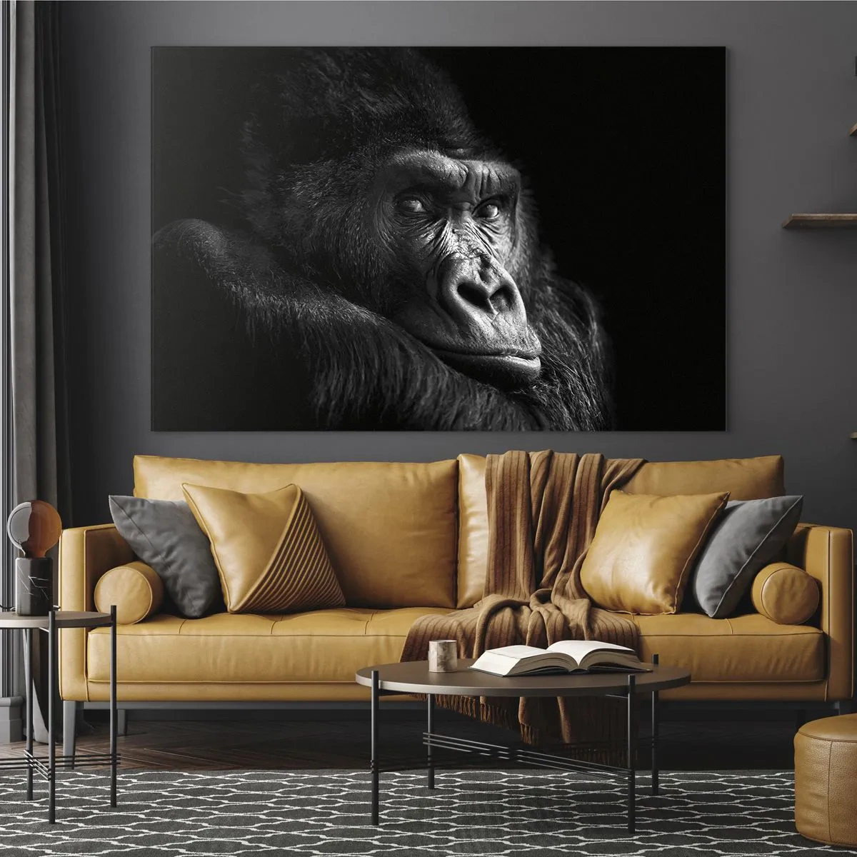 Glasbild - Bild auf glas - Schwarz-Weiß-Porträt eines Gorillas im Schatten eines Fensters - 120x80cm - Und was guckst du so? - Moderne Wanddekoration für Wohnzimmer und Schlafzimmer ARTTOR