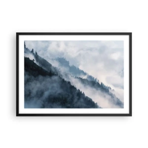 Poster in einem schwarzem Rahmen - Nebel schwebt über den bewaldeten Berghängen in einer geheimnisvollen Landschaft - 70x50cm - Mystik der Berge - Moderne Wanddekoration für Wohnzimmer und Schlafzimmer ARTTOR