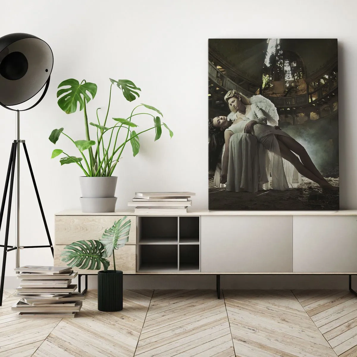 Bild auf Leinwand - Leinwandbild - Zwei Figuren in Ruinen mit Lichtspiel - 50x70cm - Der Geist des alten Theaters - Moderne Wanddekoration für Wohnzimmer und Schlafzimmer ARTTOR