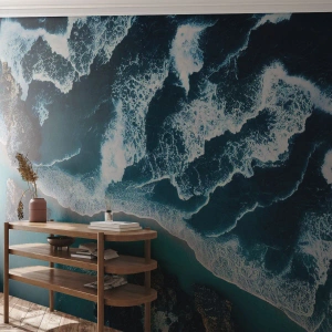 Fototapete Premium Sand - Blaue Wellen brechen gegen die dunklen Felsen am Meer - 100x70cm - In Wellen gehüllt - Moderne Wanddekoration für Wohnzimmer und Schlafzimmer ARTTOR