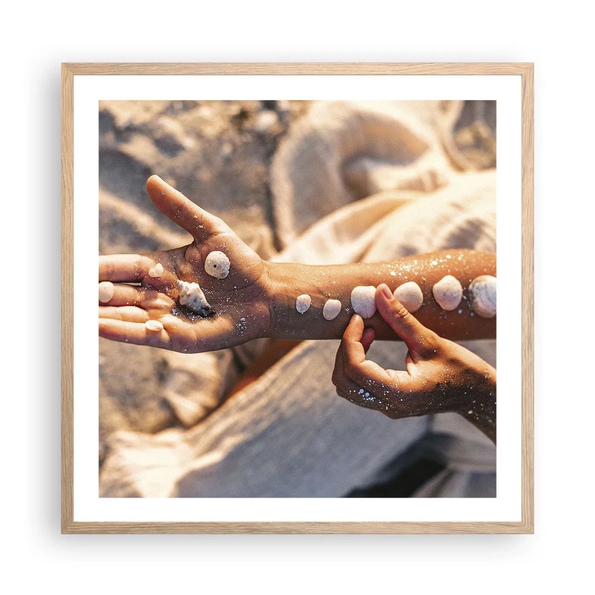 Poster in einem Rahmen aus heller Eiche - Schönheit an Ihren Fingerspitzen - 60x60 cm