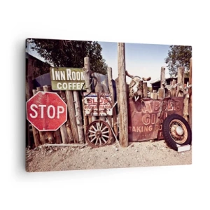 Bild auf Leinwand - Leinwandbild - Rustikale Dekoration mit Schildern und einem Rad am Zaun - 70x50cm - Und die Zeit ist stehen geblieben - Moderne Wanddekoration für Wohnzimmer und Schlafzimmer ARTTOR