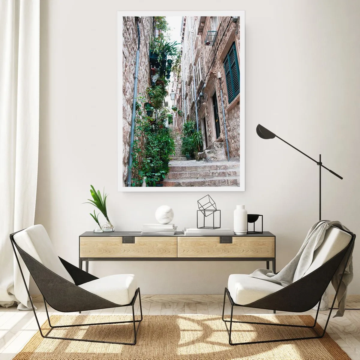 Poster - Eine Steinstraße mit üppiger Vegetation und Treppen - 50x70cm - Altstadtcharme - Moderne Wanddekoration für Wohnzimmer und Schlafzimmer ARTTOR