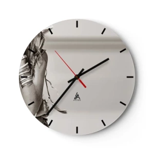 Wanduhr - Glasuhr - Fragment eines Mädchens in einem dekorativen Kostüm in Sepia - 30x30cm - Wieso ein Mädchen - Moderne Wanddekoration für Wohnzimmer, Küche und Schlafzimmer ARTTOR