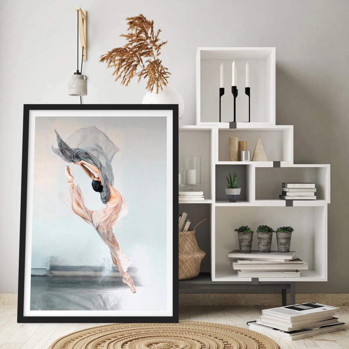 Poster in einem schwarzem Rahmen - Eine tanzende Ballerina mit zartem Schal vor hellem Hintergrund - 50x70cm - Im Tanzrausch - Moderne Wanddekoration für Wohnzimmer und Schlafzimmer ARTTOR