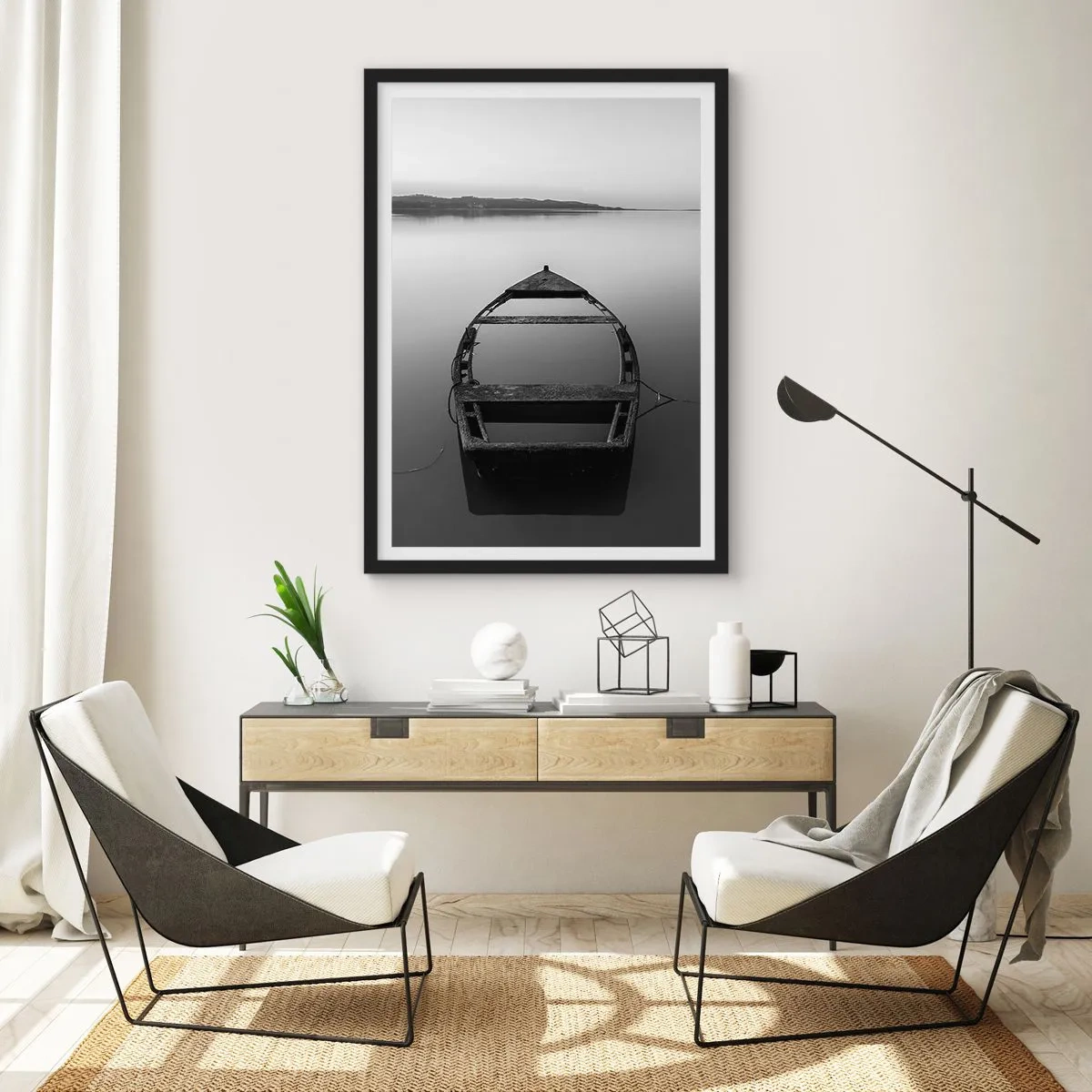 Poster in einem schwarzem Rahmen - Ein altes Boot, das auf ruhigem Wasser schwimmt - 50x70cm - Sehnsucht und Melancholie - Moderne Wanddekoration für Wohnzimmer und Schlafzimmer ARTTOR