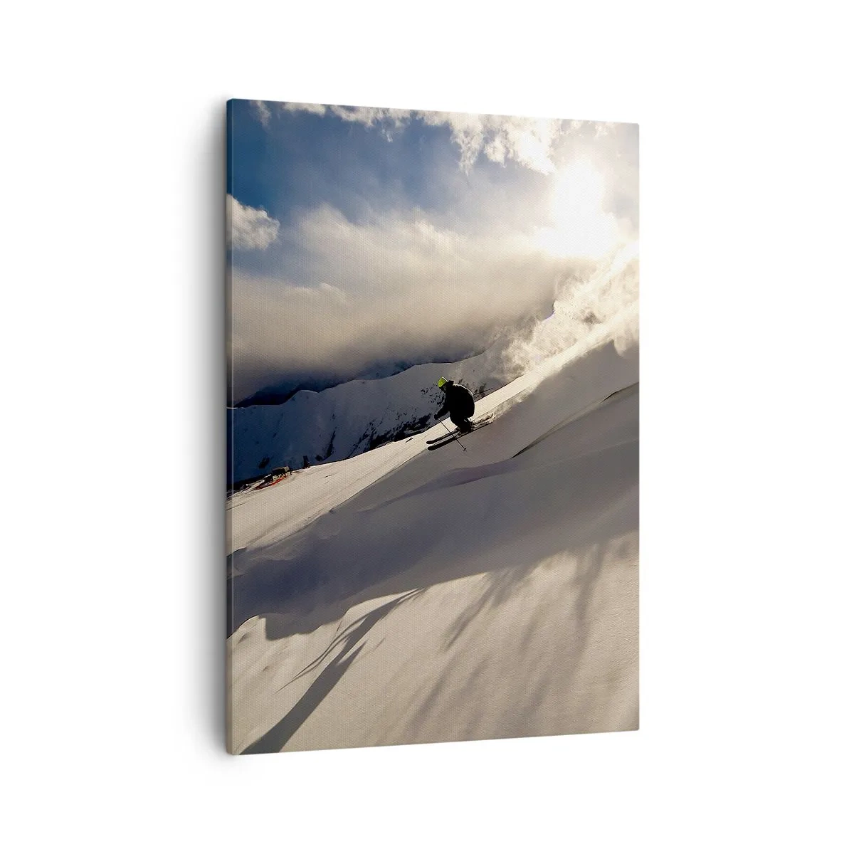 Bild auf Leinwand - Leinwandbild - Ein Skifahrer auf einer Piste, umgeben von Bergen und Schnee - 50x70cm - Bergherausforderung angenommen - Moderne Wanddekoration für Wohnzimmer und Schlafzimmer ARTTOR