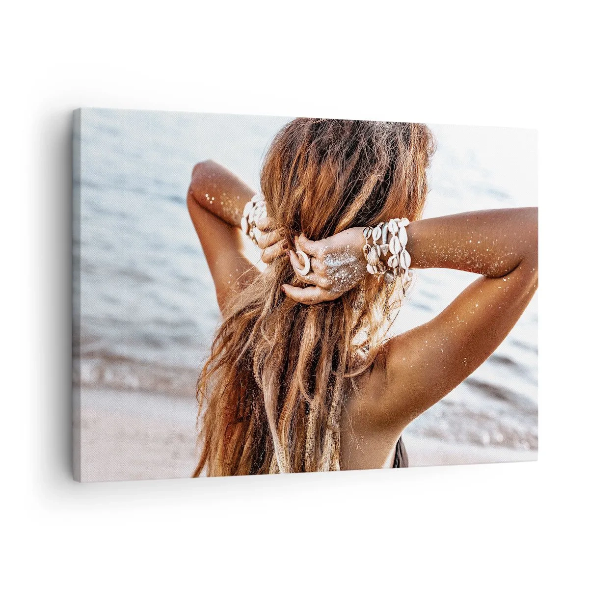 Bild auf Leinwand - Leinwandbild - Eine Frau am Strand mit wehendem Haar in der Sonne - 70x50cm - Eine Schwester von Wasser und Sonne - Moderne Wanddekoration für Wohnzimmer und Schlafzimmer ARTTOR