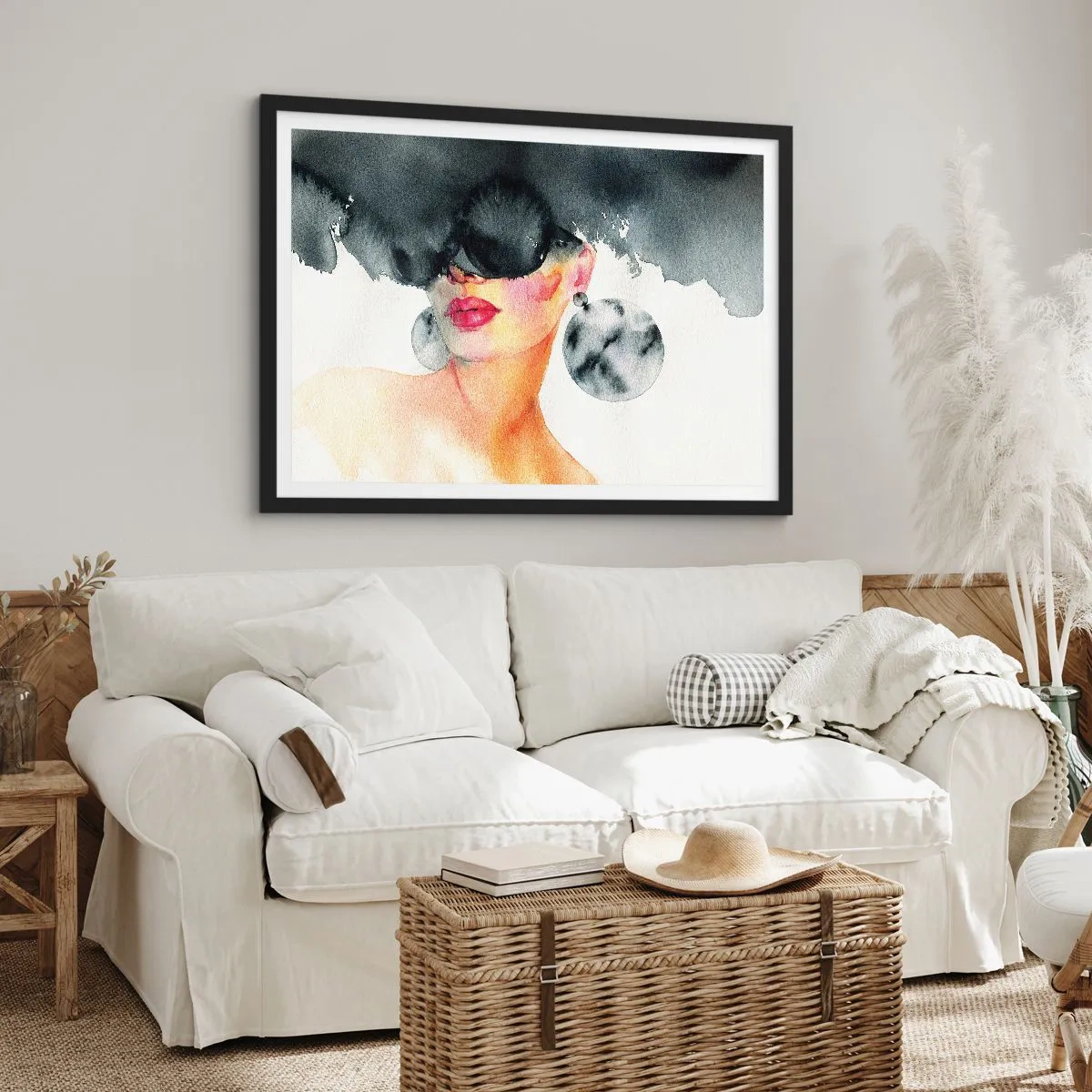 Poster in einem schwarzem Rahmen - Eine Frau mit stylischer Brille und großen Ohrringen - 70x50cm - Das Geheimnis der Eleganz - Moderne Wanddekoration für Wohnzimmer und Schlafzimmer ARTTOR