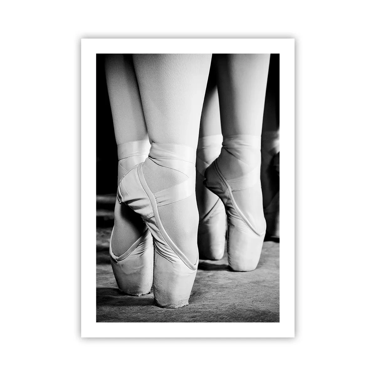 Poster - Ein schwarz-weißes Poster mit Ballett-Spitzenschuhen. - 50x70cm - Gemeinsam, leicht - Moderne Wanddekoration für Wohnzimmer und Schlafzimmer ARTTOR