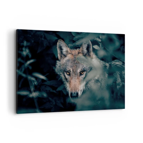 Bild auf Leinwand - Leinwandbild - Ein Wolf in seiner natürlichen Umgebung, der aus den Tiefen des Waldes hervorschaut. - 120x80cm - Jäger - Moderne Wanddekoration für Wohnzimmer und Schlafzimmer ARTTOR