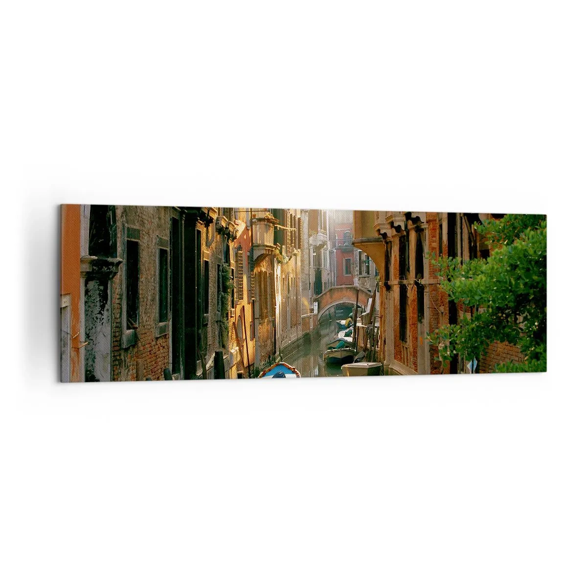 Bild auf Leinwand - Leinwandbild - Ein malerischer Kanal in Venedig mit Booten und einer Brücke - 160x50cm - In einer venezianischen Gasse - Moderne Wanddekoration für Wohnzimmer und Schlafzimmer ARTTOR