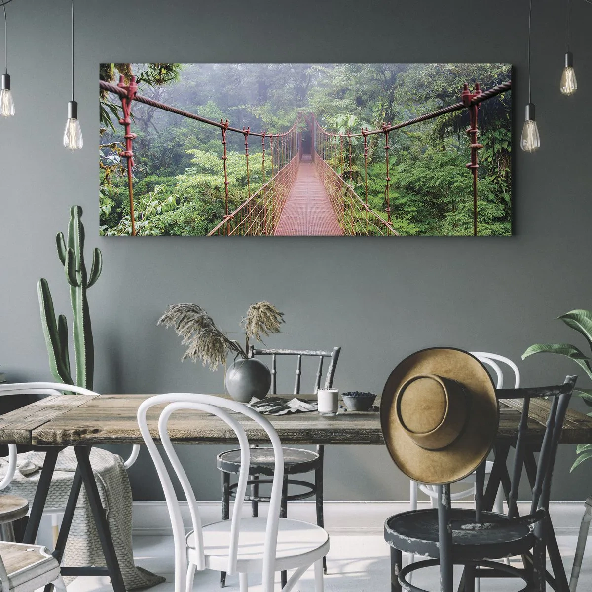 Bild auf Leinwand - Leinwandbild - Eine Hängebrücke in einem tropischen Dschungel, umgeben von Nebel - 120x50cm - Über den Kronen aufgehängt - Moderne Wanddekoration für Wohnzimmer und Schlafzimmer ARTTOR
