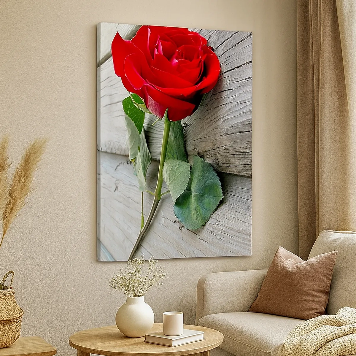 Bild auf Leinwand - Leinwandbild - Rote Rose auf einem hölzernen Hintergrund - 50x70cm - Eine Studie in Scharlachrot - Moderne Wanddekoration für Wohnzimmer und Schlafzimmer ARTTOR
