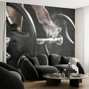 Fototapete Premium Sand - Fitnessstudio, Gewichte und ein Athlet, der seine Hände vorbereitet - 100x70cm - Herausforderung angenommen! - Moderne Wanddekoration für Wohnzimmer und Schlafzimmer ARTTOR