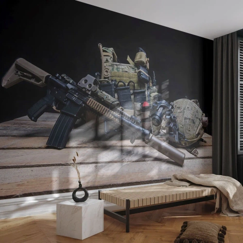 Fototapete Premium Sand - Taktische Kampfausrüstung mit Gewehr und Helm - 100x70cm - Sich ausruhen! - Moderne Wanddekoration für Wohnzimmer und Schlafzimmer ARTTOR