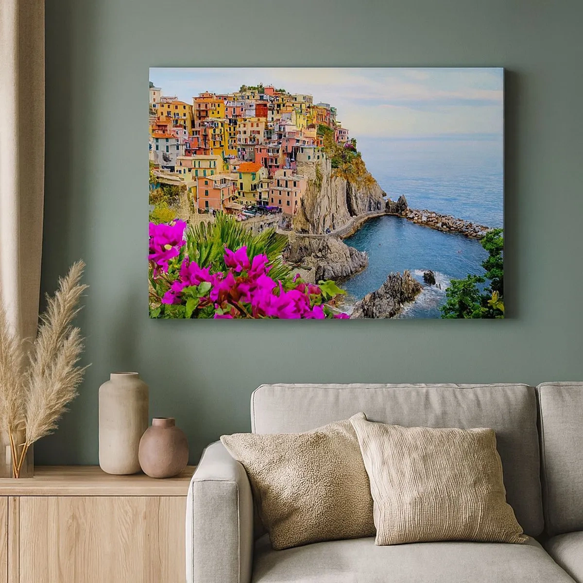 Bild auf Leinwand - Leinwandbild - Bunte Häuser auf einer Klippe mit Blick auf das Meer in einer malerischen Landschaft - 70x50cm - Lachende Stadt - Moderne Wanddekoration für Wohnzimmer und Schlafzimmer ARTTOR